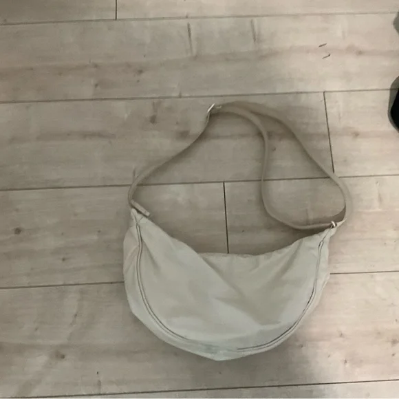 Uniqlo Cream Shoulder Bag - Picture 2 of 8